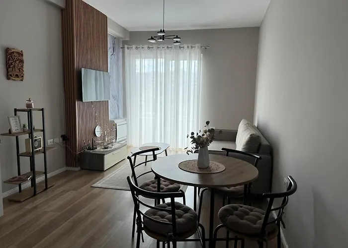 Olivia House * Yzberishti
